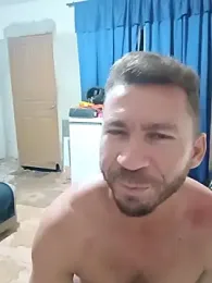 RobertoLuiz84 — Stripchat recorded stream image, 22.04.2026 02:20