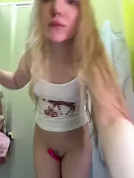 bambi_lu — Stripchat recorded stream image, 22.04.2026 22:20