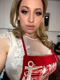 miamellycious — Stripchat recorded stream image, 25.04.2026 23:30