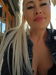 MILFBARBY — Stripchat recorded stream image, 27.04.2026 07:00