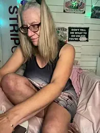 TrenaAnne — Stripchat recorded stream image, 03.05.2026 22:20