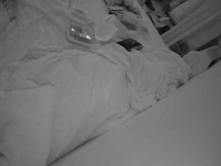 voyeurcam-julmodels-whitebed-4 — Camsoda recorded stream image, 05.05.2026 14:10