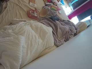 voyeurcam-julmodels-whitebed-4 — Camsoda recorded stream image, 05.05.2026 14:10