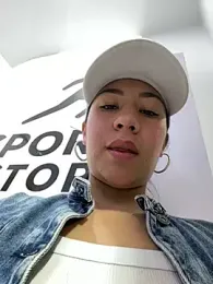 kim_monti — Stripchat recorded stream image, 10.05.2026 16:00