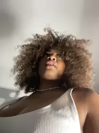 riri_brunnete — Stripchat recorded stream image, 12.05.2026 04:00