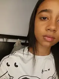 Zoe_Sweett18 — Stripchat recorded stream image, 12.05.2026 19:10