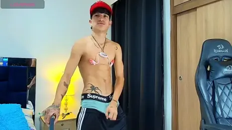 _CamiloBass — Stripchat recorded stream image, 13.05.2026 01:00