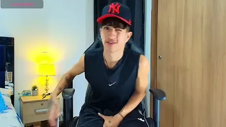 _CamiloBass — Stripchat recorded stream image, 13.05.2026 01:00