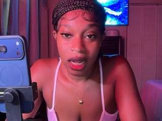 iluvsaffire-bleu — Camsoda recorded stream image, 13.05.2026 15:40