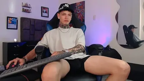 Dan_brownn — Stripchat recorded stream image, 14.05.2026 02:20