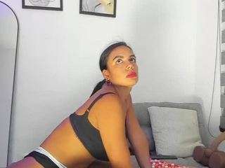 avaferrera — Camsoda recorded stream image, 15.05.2026 03:30