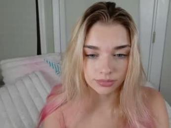 ellalowe — Chaturbate recorded stream image, 15.05.2026 22:10