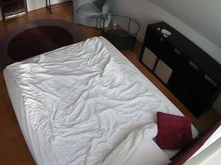 voyeurcam-julmodels-whitebed-2 — Camsoda recorded stream image, 16.05.2026 16:10