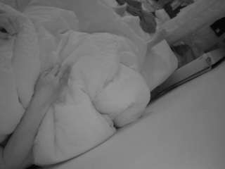 voyeurcam-julmodels-whitebed-4 — Camsoda recorded stream image, 16.05.2026 16:10