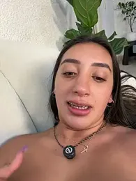 Hannahoff — Stripchat recorded stream image, 21.05.2026 04:10