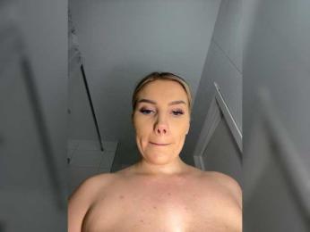LYALYAtop — Bongacams recorded stream image, 22.05.2026 23:00