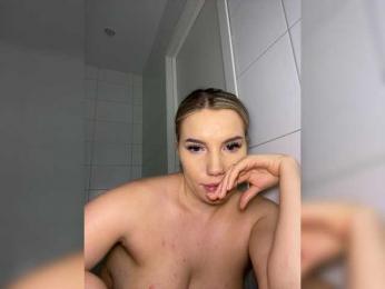 LYALYAtop — Bongacams recorded stream image, 22.05.2026 23:00