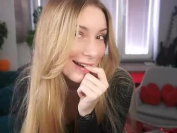 little_poetry — Chaturbate recorded stream image, 25.05.2026 08:30