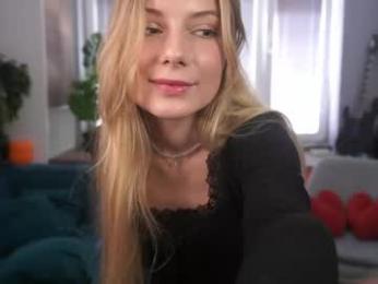 little_poetry — Chaturbate recorded stream image, 25.05.2026 08:30