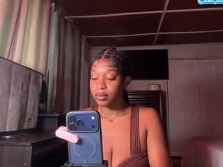 iluvsaffire-bleu — Camsoda recorded stream image, 25.05.2026 15:40