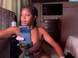 iluvsaffire-bleu — Camsoda recorded stream image, 25.05.2026 15:40