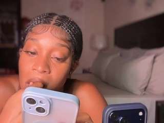 iluvsaffire-bleu — Camsoda recorded stream image, 25.05.2026 15:40