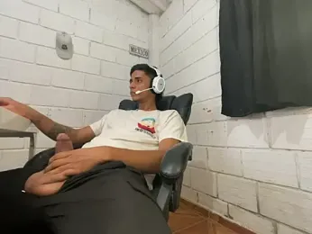 Max_TheHorseDick — Stripchat recorded stream image, 26.05.2026 01:40