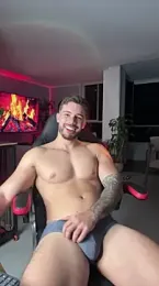 Valenthino_Salvatore — Stripchat recorded stream image, 26.05.2026 22:10