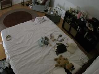 voyeurcam-julmodels-whitebed-2 — Camsoda recorded stream image, 26.05.2026 18:40