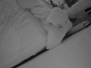voyeurcam-julmodels-whitebed-4 — Camsoda recorded stream image, 26.05.2026 18:40