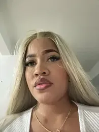 riri_brunnete — Stripchat recorded stream image, 02.06.2026 04:00