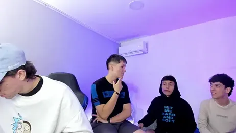 Handsomeboyss19 — Stripchat recorded stream image, 04.06.2026 20:40