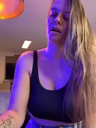 newMichelle — Stripchat recorded stream image, 09.06.2026 05:30