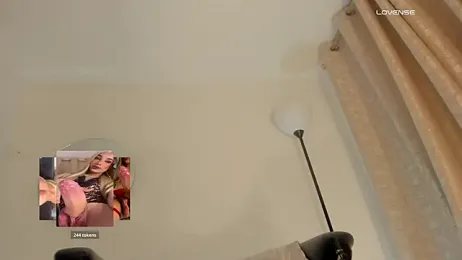 isabelsexysmile_ — Stripchat recorded stream image, 17.06.2026 08:10