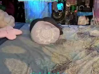 xaevynne — Chaturbate recorded stream image, 17.06.2026 04:40