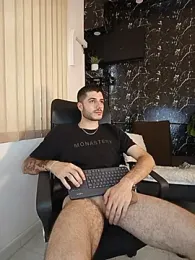 Rafael_Mendezz — Stripchat recorded stream image, 19.06.2026 19:40