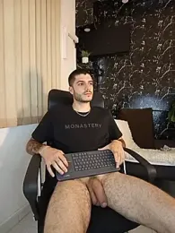 Rafael_Mendezz — Stripchat recorded stream image, 19.06.2026 19:40