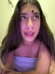 Enyeld_ruru — Stripchat recorded stream image, 21.06.2026 17:10