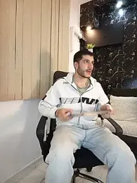 Rafael_Mendezz — Stripchat recorded stream image, 30.06.2026 19:20