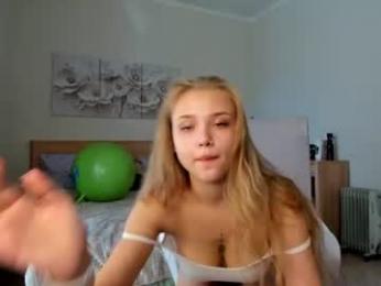 flooora_0 — Chaturbate recorded stream image, 01.07.2026 01:20