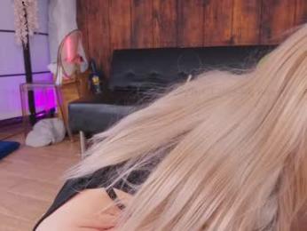 mollyflwers — Chaturbate recorded stream screenshot (11 Mar 2025)