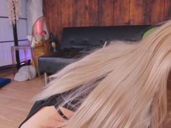 mollyflwers — Chaturbate recorded stream screenshot (11 Mar 2025)