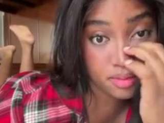 naommiscott — Camsoda recorded stream image, 01.08.2026 08:30