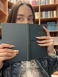 Holly_Play — Stripchat recorded stream image, 04.08.2026 09:50