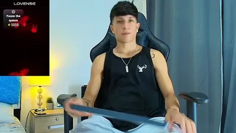 _CamiloBass — Stripchat recorded stream image, 19.08.2026 00:50