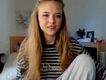flooora_0 — Chaturbate recorded stream image, 31.08.2026 01:30