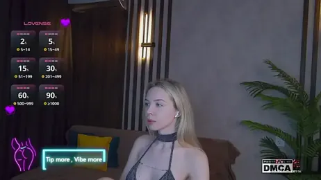 Holl1Would — Stripchat recorded stream screenshot (13 Mar 2025)