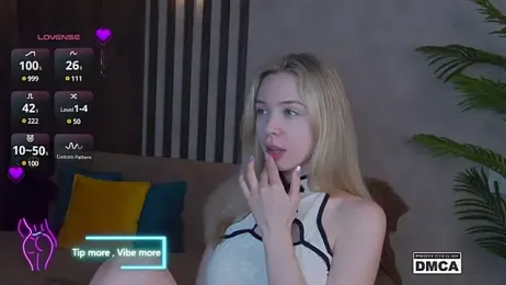 Holl1Would — Stripchat recorded stream screenshot (15 Mar 2025)