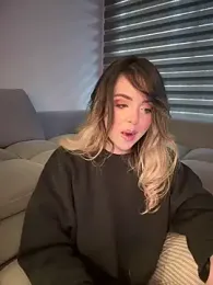 Alirawrz — Stripchat recorded stream screenshot (15 Mar 2025)