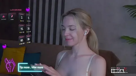 Holl1Would — Stripchat recorded stream screenshot (18 Mar 2025)